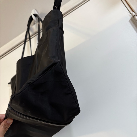 Tumi Black Nylon Travel Tote Cary On Voyager Everyday Top Zip Leather Logo - Picture 2 of 16